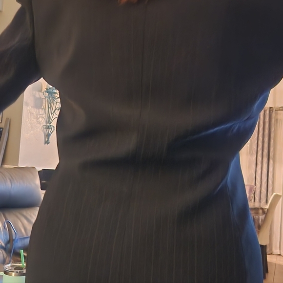 Tahari women's size 12 black pin stripped suit - Picture 4 of 5